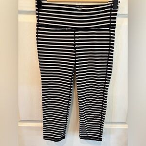 Athleta Leggings Women's Small Black Striped Chaturanga Athletic Sporty Capri